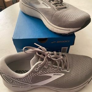 Brooks Size 10 Womens Tennis Shoes